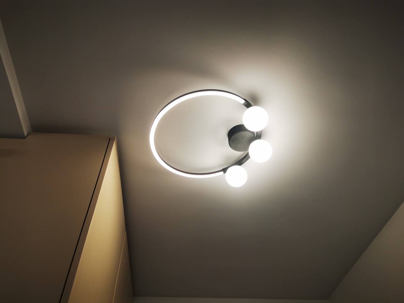 Plafonieră LED modernă