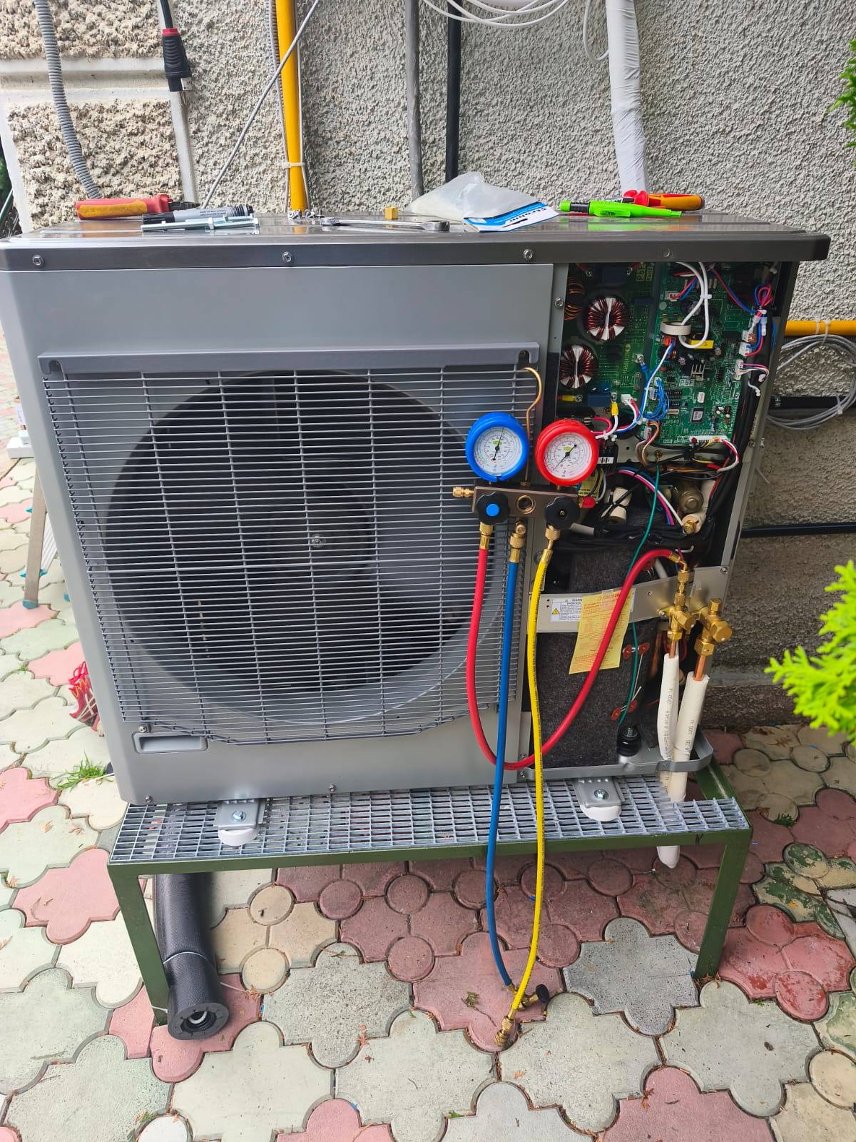 Service și punere în funcțiune A/C