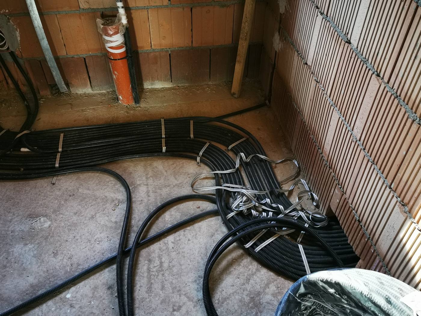 Trasee copex pentru instalația electrică