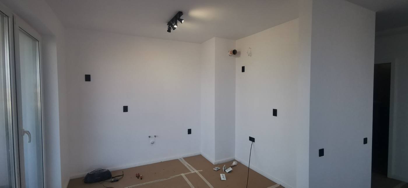 Cameră pregătită pentru mobilier și aparataj